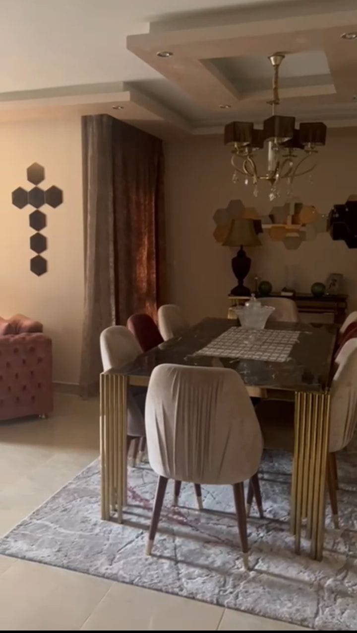 شقة في مدينتي 200 م2 للإيجار مفروش على حديقة كبيرة 50,000 ج 